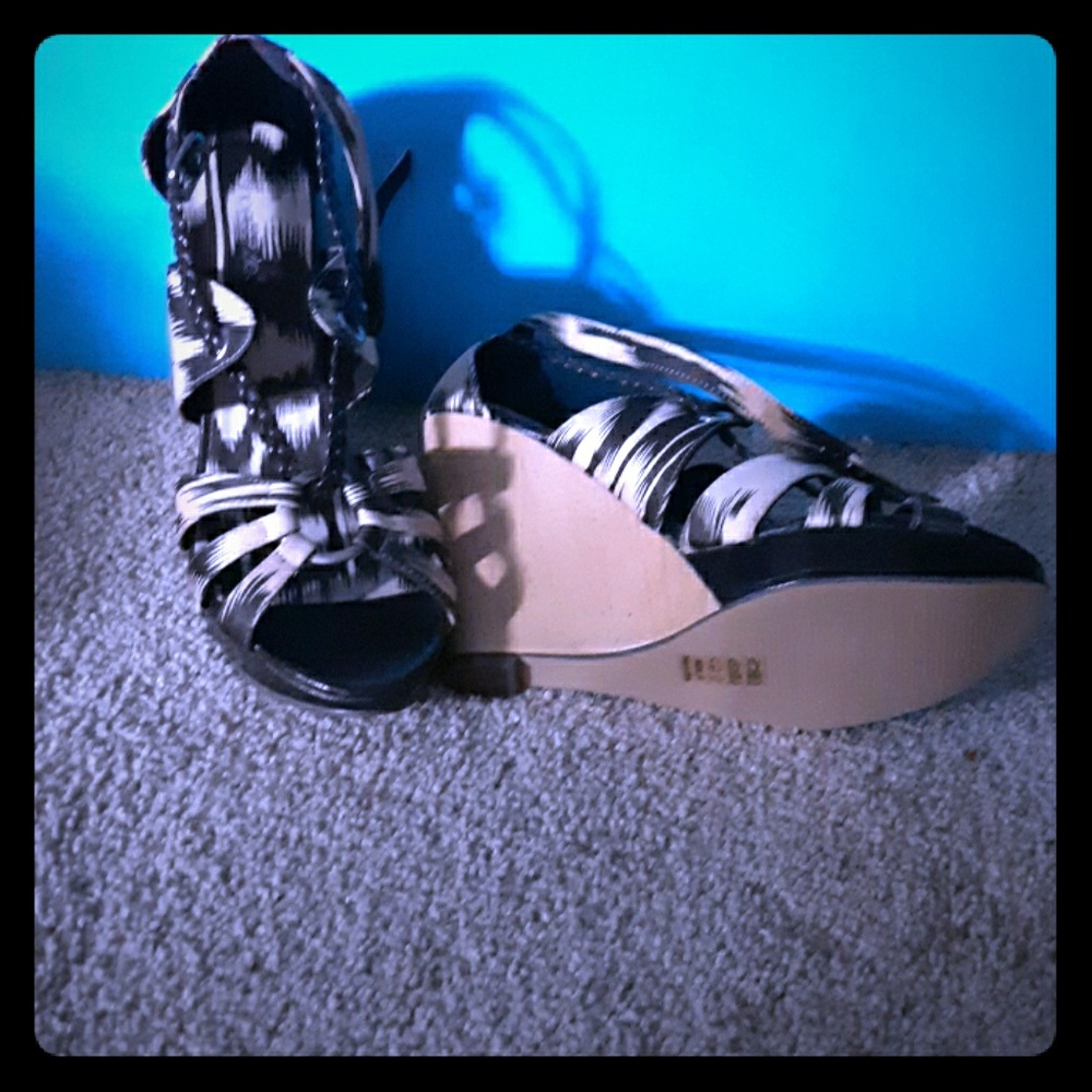 Shoe dazzle Wedge sandle